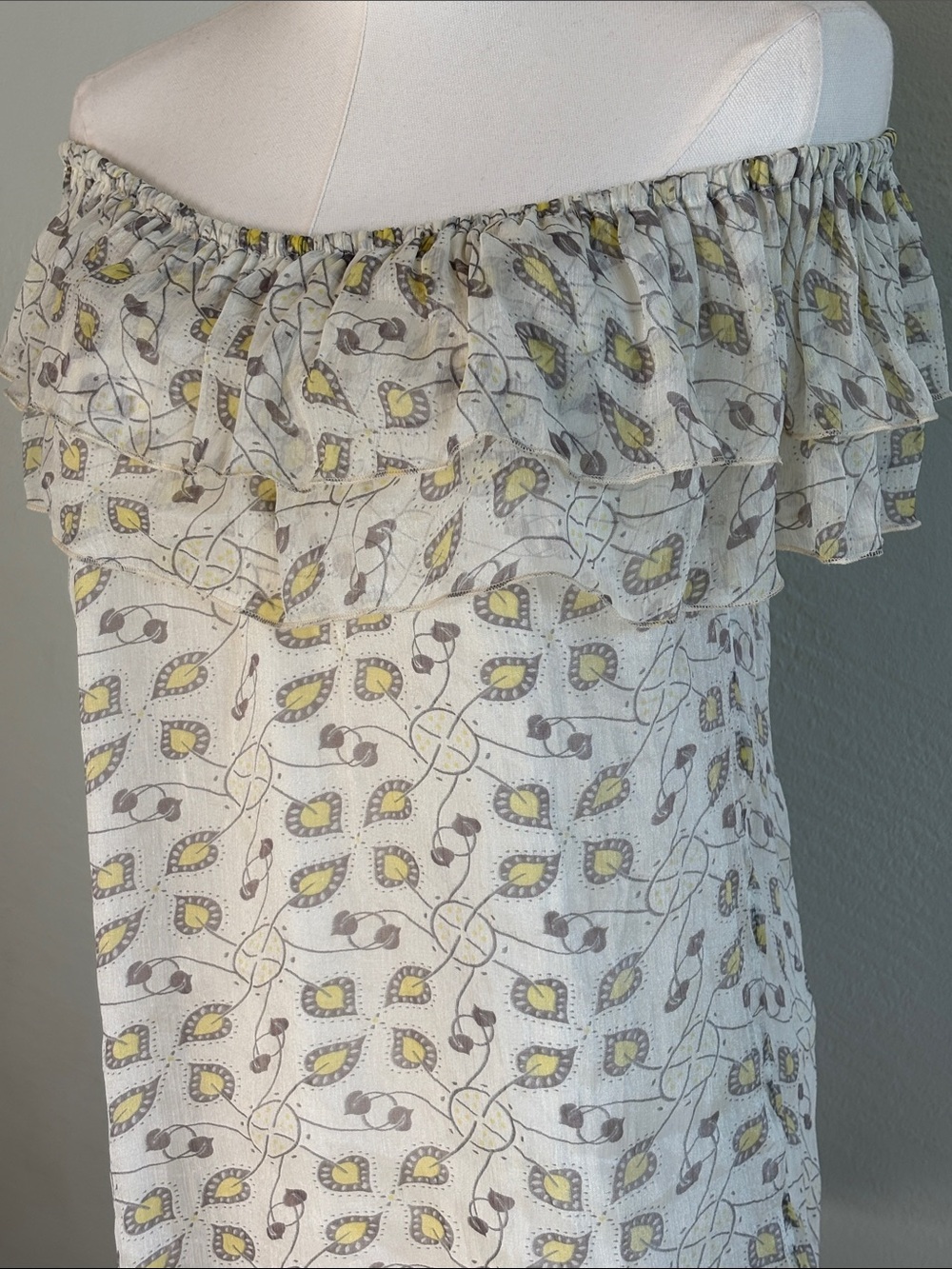Off-Shoulder Printed Ruffle Top - White & Yellow - Picture 3 of 5